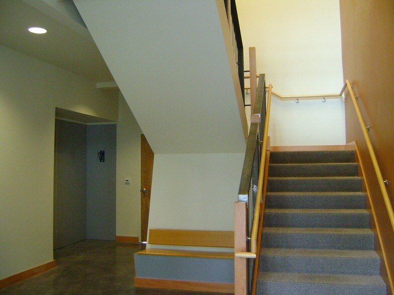 More Photos Of 3829-3843 NE Tillamook St, Portland Office For Lease