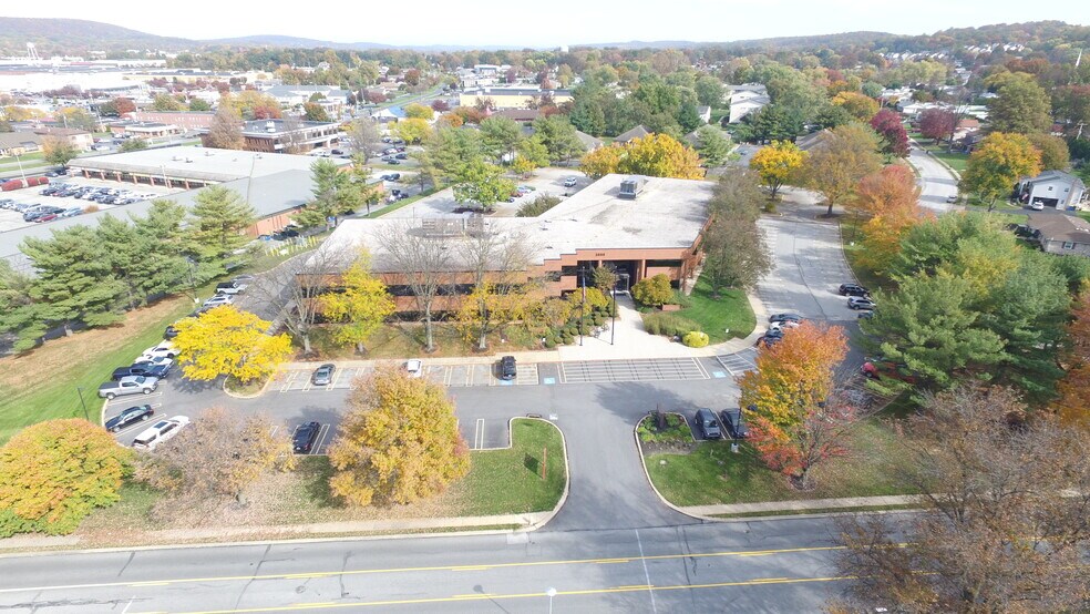 More Photos Of 2555 Kingston Rd, York Office For Lease