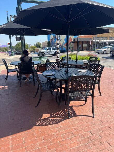 More Photos Of 100-102 W Oak St, Denton Office For Lease