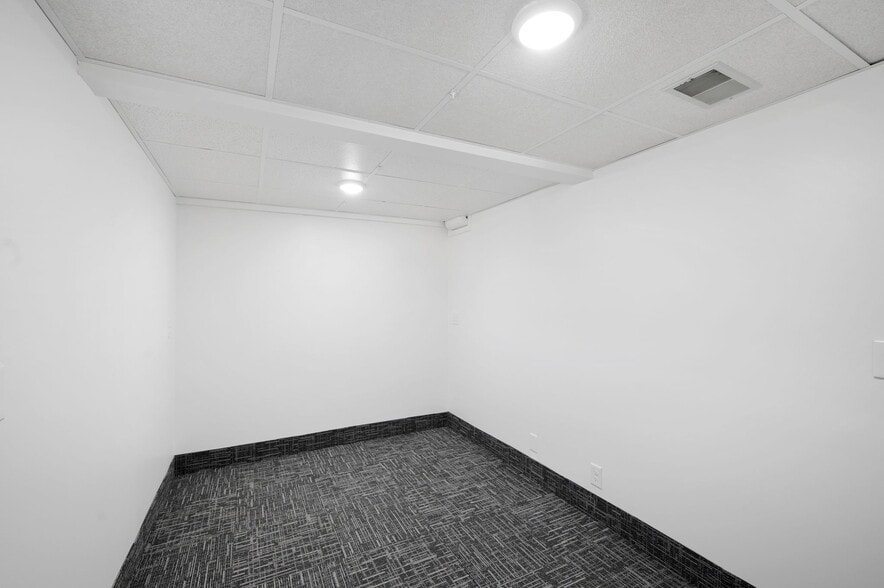 More Photos Of 4740 N 42nd Ave, Golden Valley Freestanding For Lease