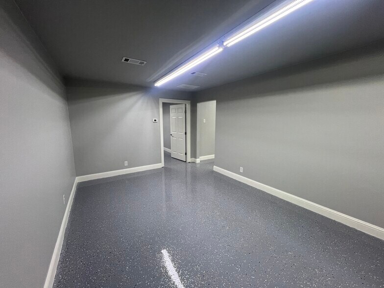 More Photos Of 317 Meyers Dr, Sherman Unknown For Lease