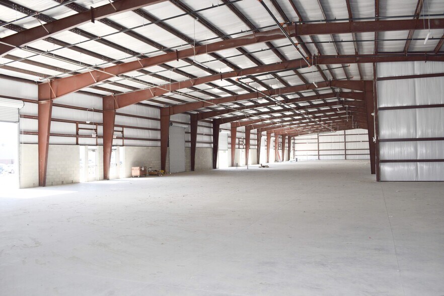 More Photos Of 137 Atlantic Dr, Maitland Warehouse For Lease