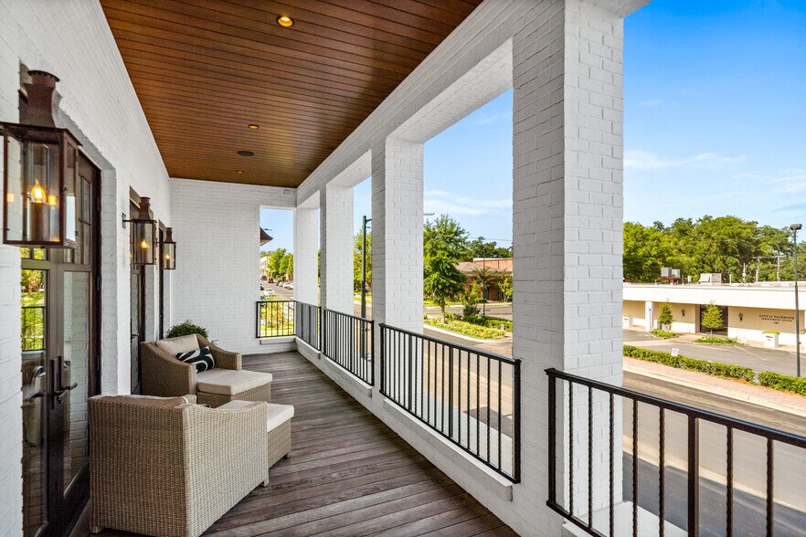 More Photos Of 152 N Section St, Fairhope Storefront Retail Residential For Sale