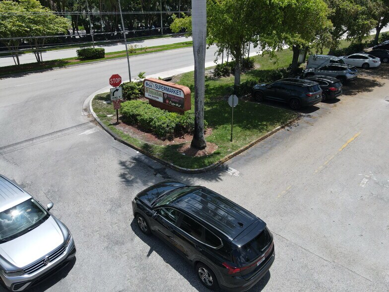 More Photos Of 12315-12389 Pembroke Rd, Pembroke Pines Unknown For Lease