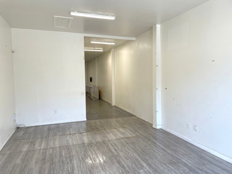 More Photos Of 10209 S Central Ave, Los Angeles Convenience Store For Sale