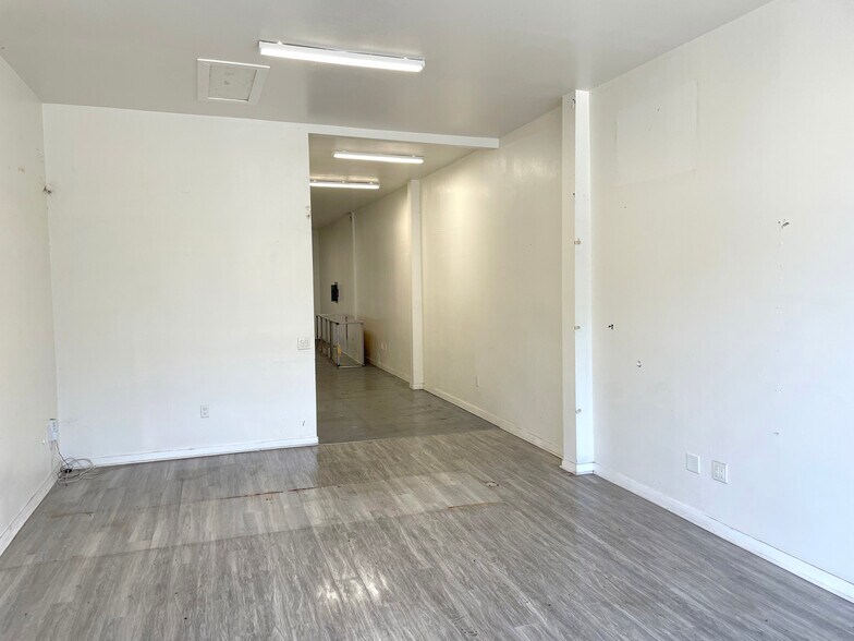 More Photos Of 10209 S Central Ave, Los Angeles Convenience Store For Lease