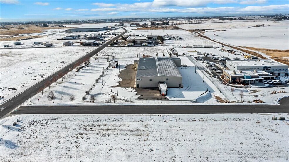 More Photos Of 382 American Ave, Jerome Warehouse For Lease