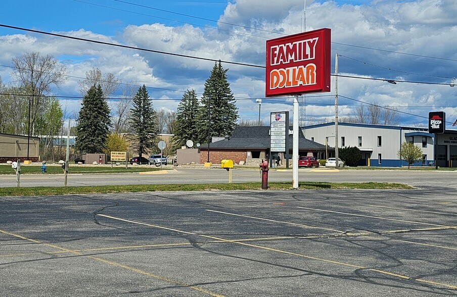 More Photos Of 524 E Cedar Ave, Gladwin Freestanding For Sale