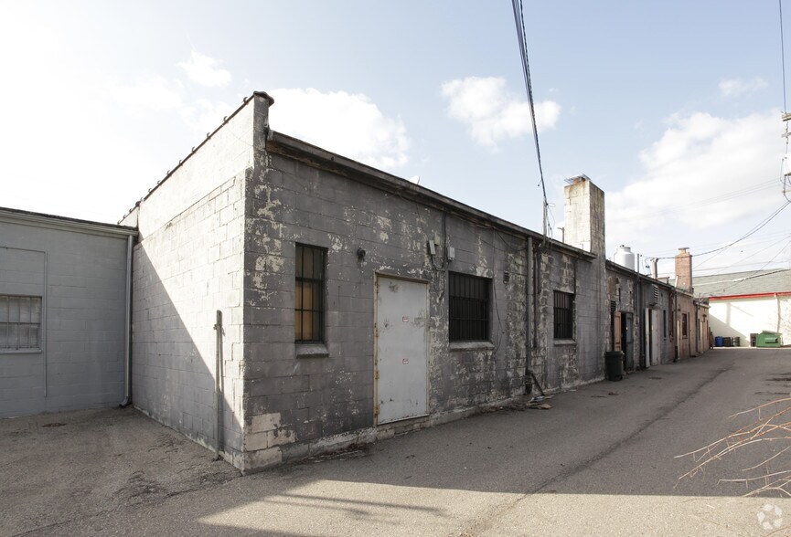 More Photos Of 15254-15260 Middlebelt Rd, Livonia Freestanding For Sale