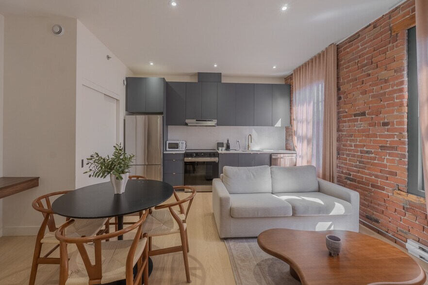 More Photos Of 754-762 Rue Saint-Paul O, Montréal Apartments For Sale