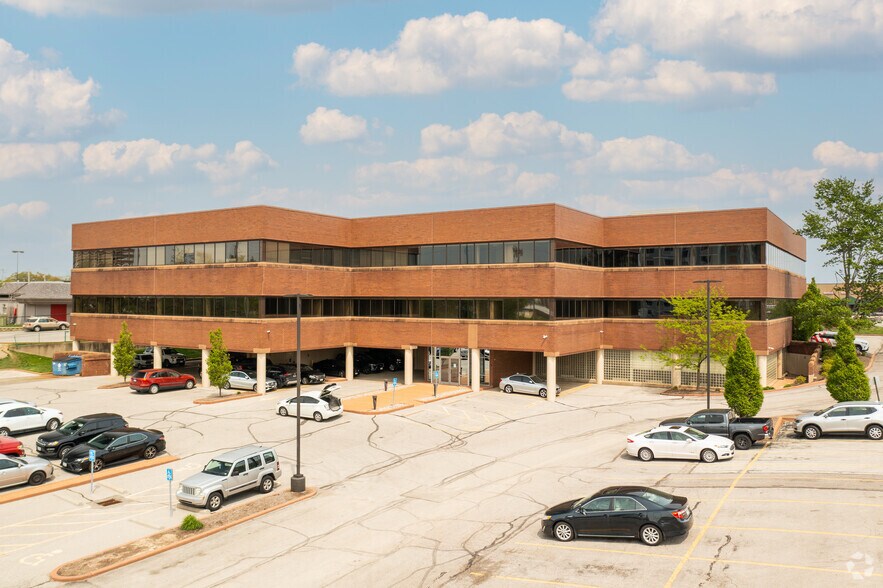 Primary Photo Of 1699 S Hanley Rd, Brentwood Office For Lease