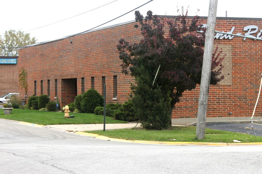 More Photos Of 3078-3080 W Soffel Ave, Melrose Park Distribution For Lease