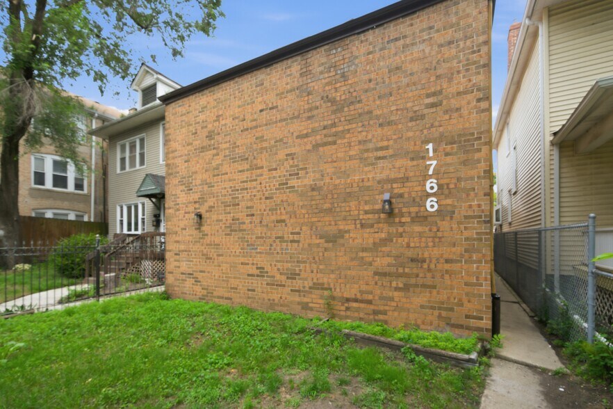 More Photos Of 1766 W Granville Ave, Chicago Apartments For Sale