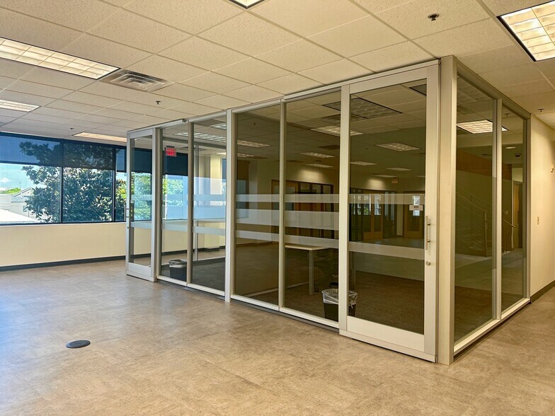 More Photos Of 1 Music Cir N, Nashville Coworking Space