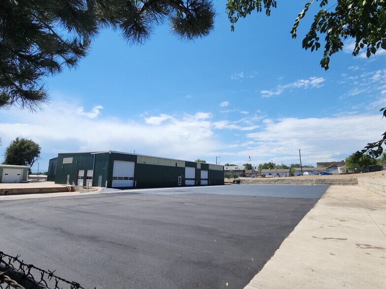 Primary Photo Of 3070 S Wyandot St, Englewood Warehouse For Lease