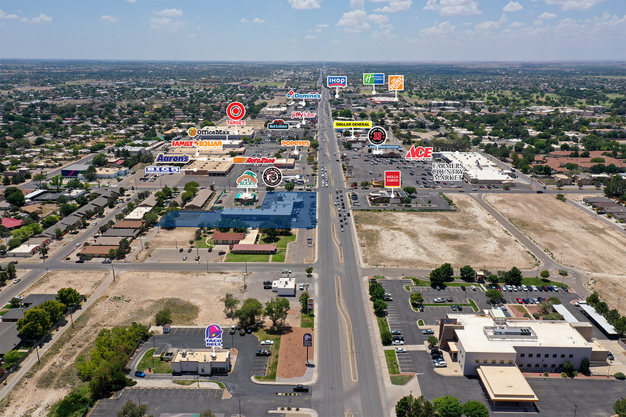 More Photos Of 2901 N Main St, Roswell General Retail For Lease