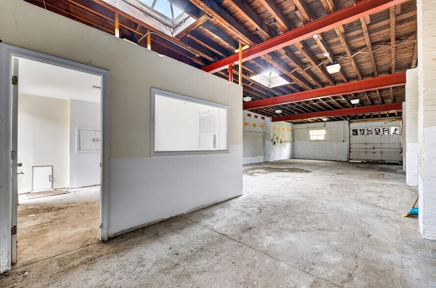 More Photos Of 21512 42nd Ave, Bayside Industrial For Sale