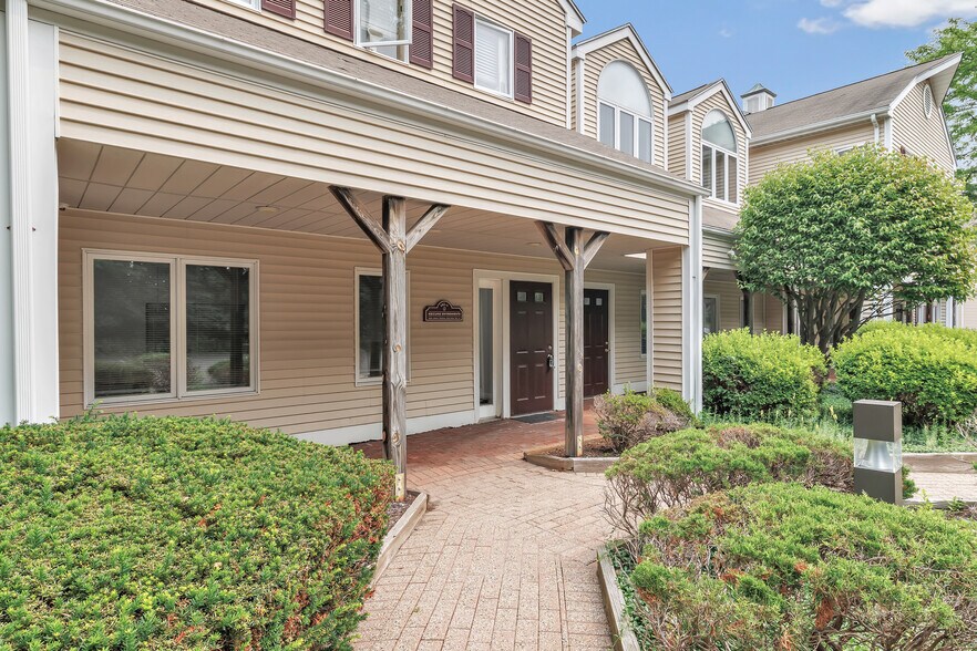More Photos Of 324 Elm St, Monroe Medical For Sale