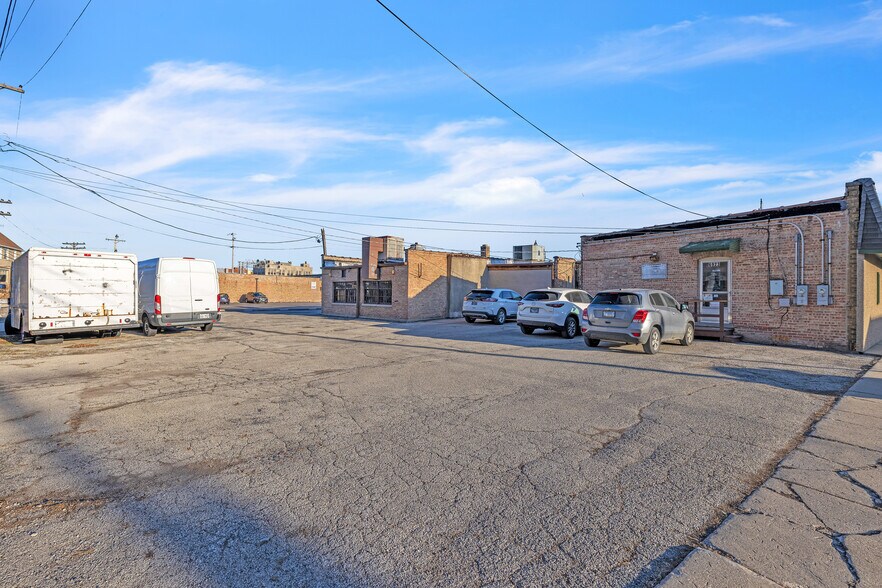 More Photos Of 6915 Stanley Ave, Berwyn Industrial For Sale