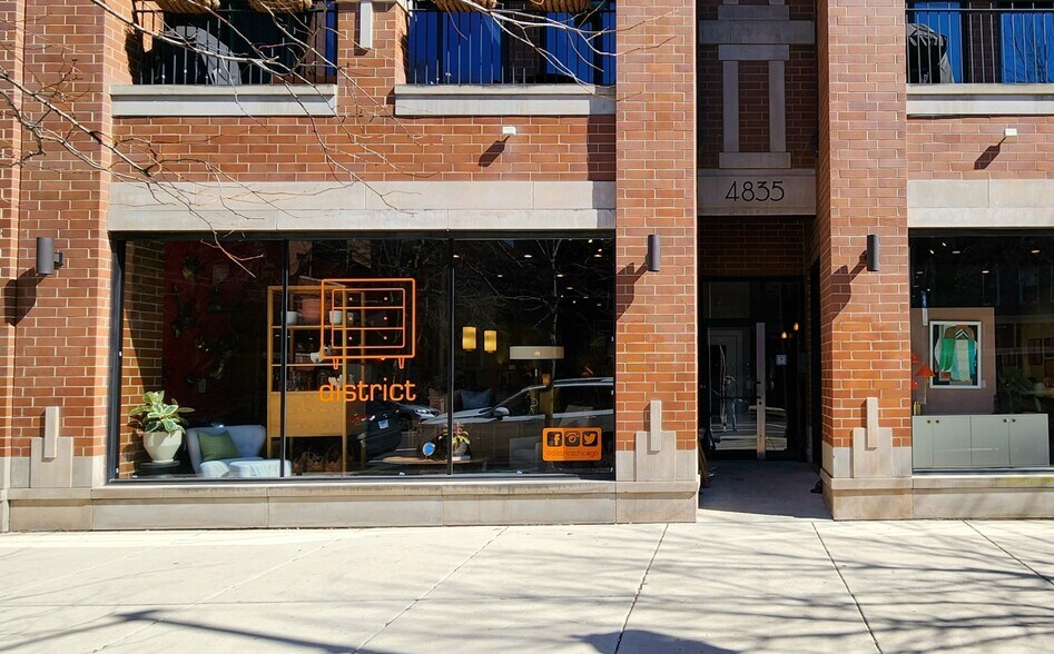 Primary Photo Of 4835 N Damen Ave, Chicago Apartments For Lease