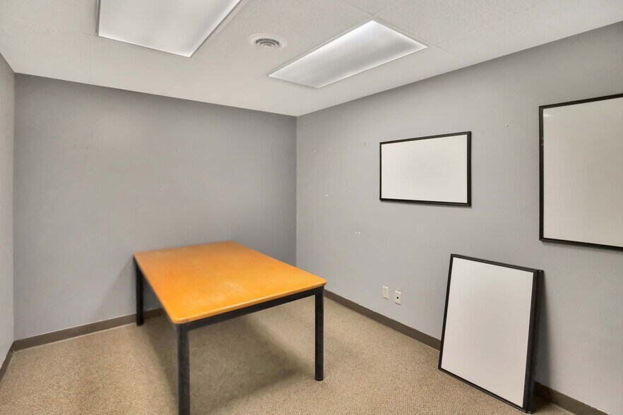 More Photos Of 1717-5765 NE 58th Ave, Des Moines Industrial For Sale