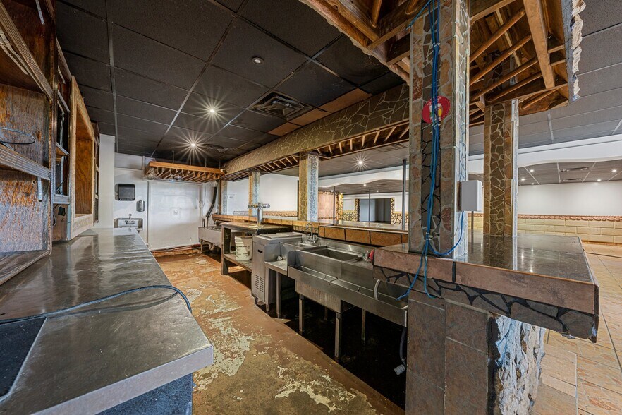 More Photos Of 754 W Cherry St, Glasgow Restaurant For Sale