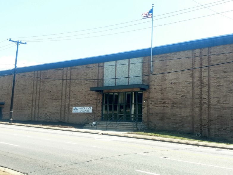 More Photos Of 1101 W D St, North Wilkesboro Warehouse For Lease
