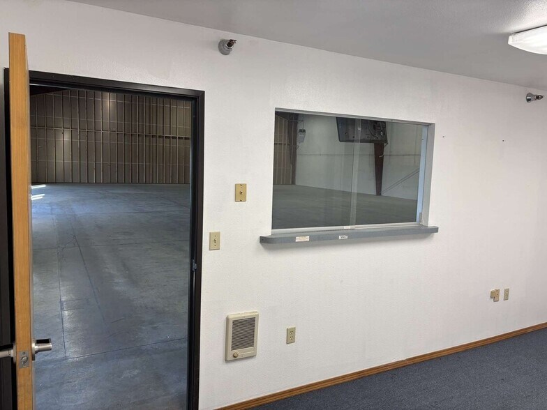 More Photos Of 1414 SE 18th Ave, Hillsboro Warehouse For Lease