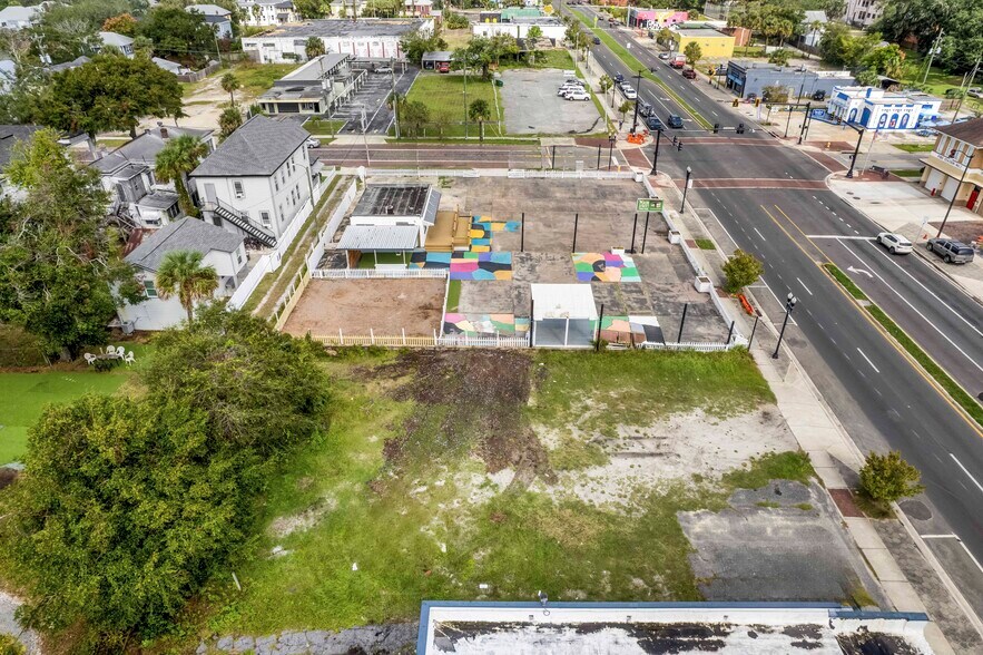 More Photos Of 1352 N Main St, Jacksonville Auto Dealership For Lease