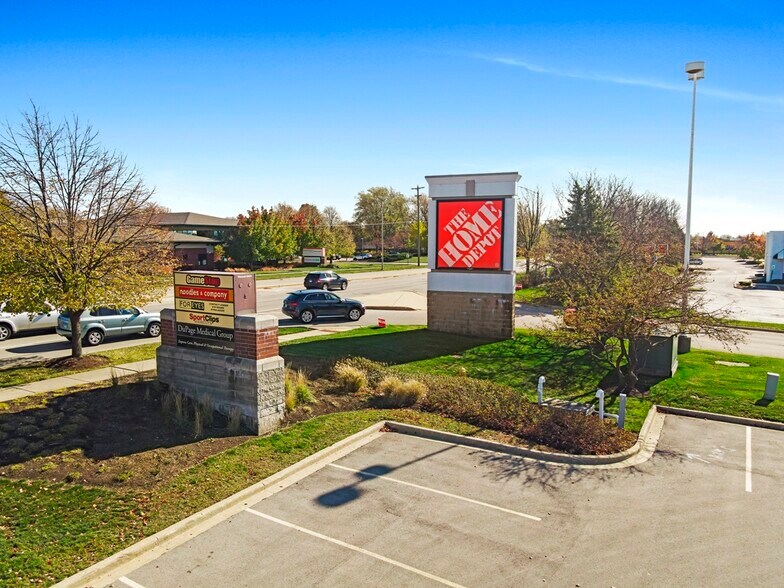 More Photos Of 137-149 N Weber Rd, Bolingbrook Restaurant For Lease