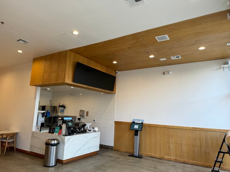 More Photos Of 550 W Garvey Ave, Monterey Park General Retail For Lease