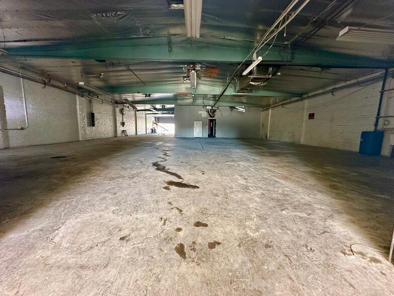 More Photos Of 10701 San Fernando Rd, Pacoima Warehouse For Lease