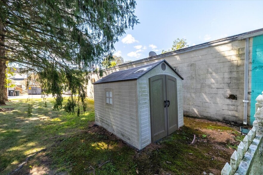 More Photos Of 2241 Ridge Rd, Bangor Flex For Sale