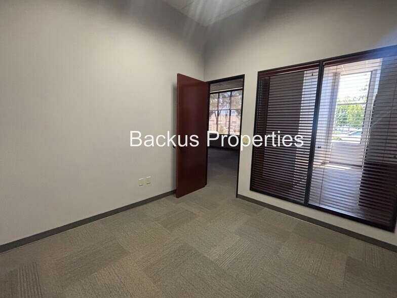More Photos Of 1586 Moffett St, Salinas Light Distribution For Lease