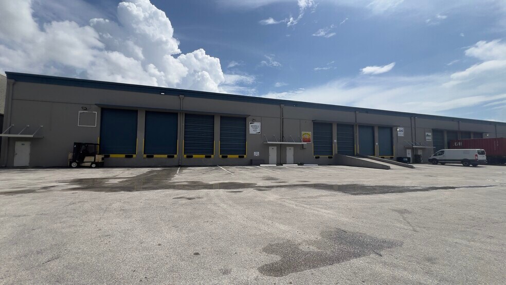 More Photos Of 9949 NW 89th Ave, Medley Warehouse For Lease