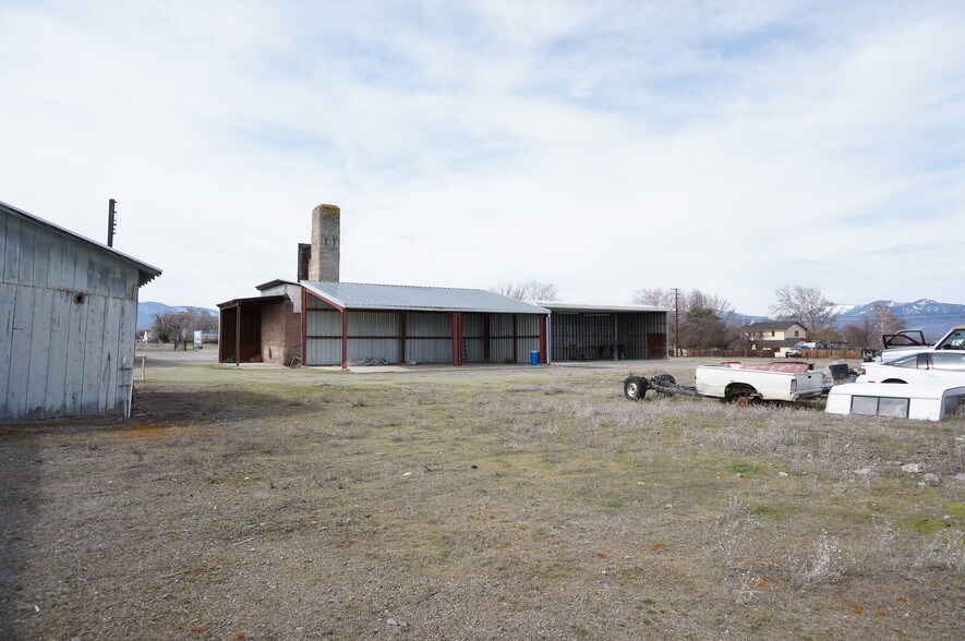 More Photos Of 451 N 11th St, Montague Warehouse For Sale