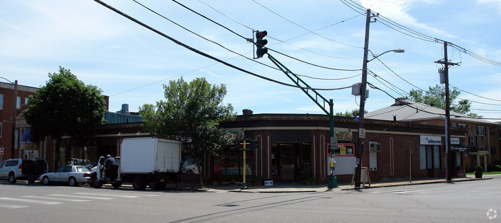 More Photos Of 192-198 Massachusetts Ave, Arlington Convenience Store For Lease