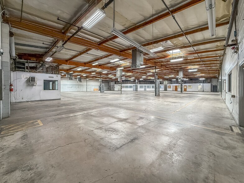 More Photos Of 8866 Laurel Canyon Blvd, Sun Valley Manufacturing For Lease