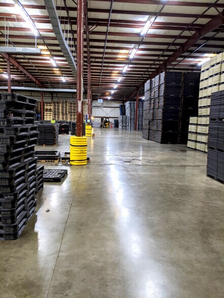 More Photos Of 4409 Providence Ln, Winston-Salem Warehouse For Lease