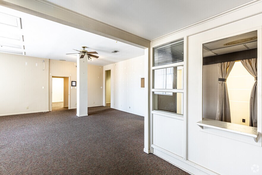 More Photos Of 1805-1831 Holmes St, Kansas City Light Distribution For Sale