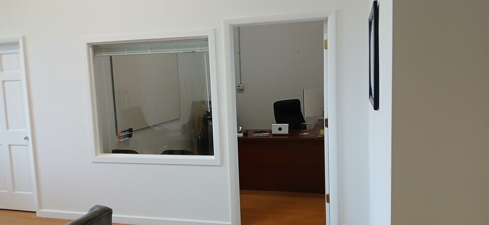 More Photos Of 4256 N Ravenswood Ave, Chicago Loft Creative Space For Lease