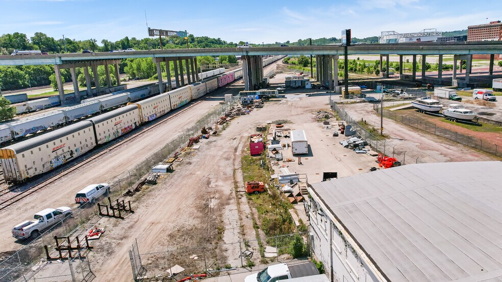 More Photos Of 1217 W 12th St, Kansas City Flex For Lease