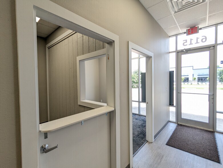 More Photos Of 6115 Muela Creek Dr, Beaumont Office For Lease