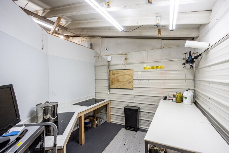 More Photos Of 1419 Old Hardin Rd, Billings Flex For Sale