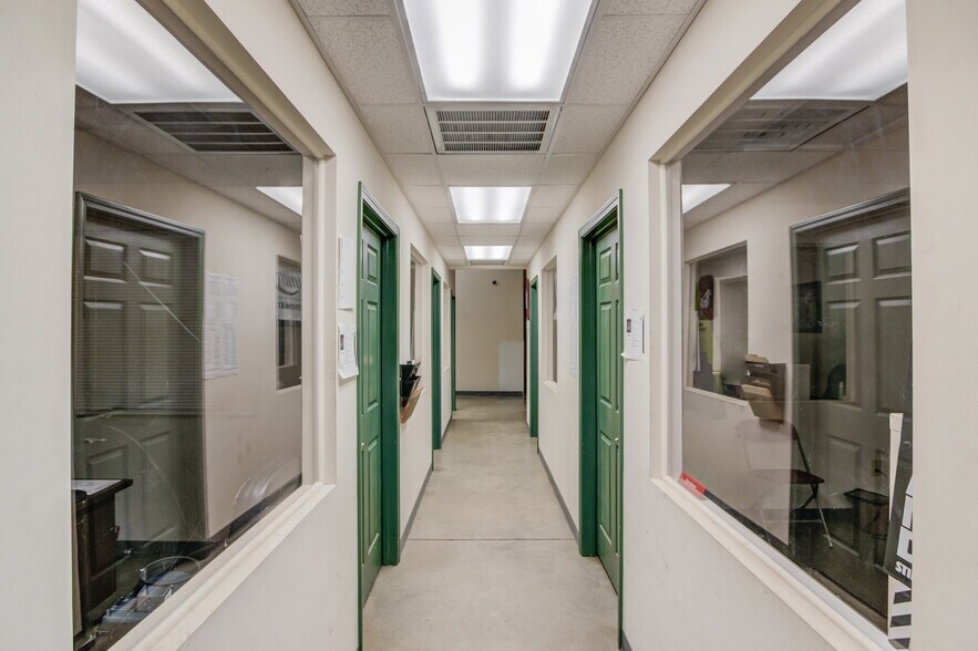 More Photos Of 3743 Old Flowery Branch Rd, Oakwood Warehouse For Lease