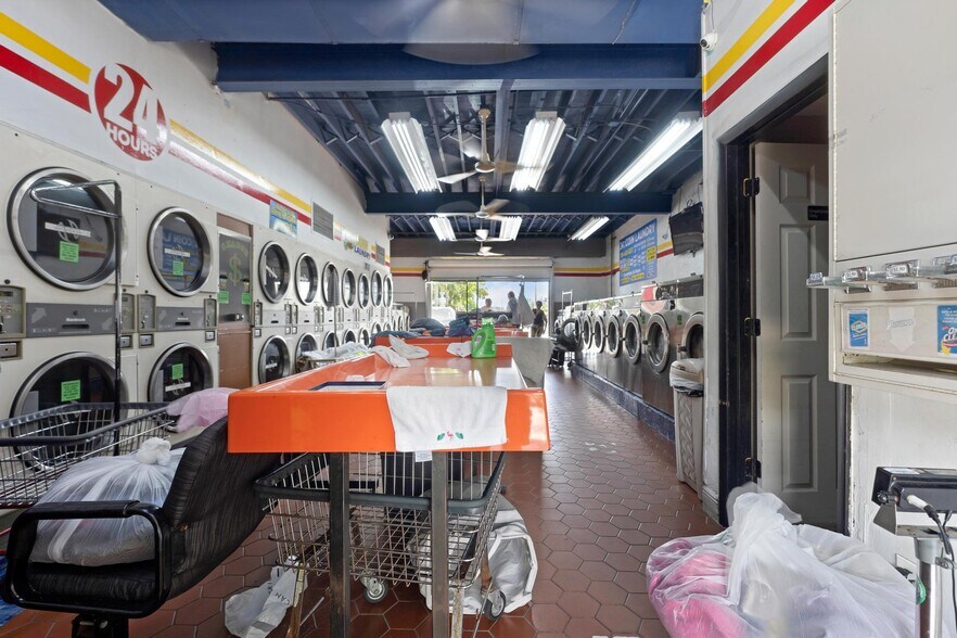 More Photos Of 6891 SW 40th St, Miami Storefront Retail Office For Sale