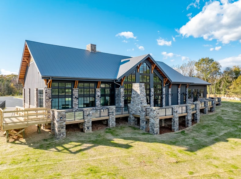 More Photos Of 11728 Mountain Island Brook Ln, Charlotte Restaurant For Lease