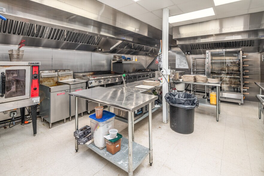 More Photos Of 738 E Main St, Belhaven Hotel For Sale