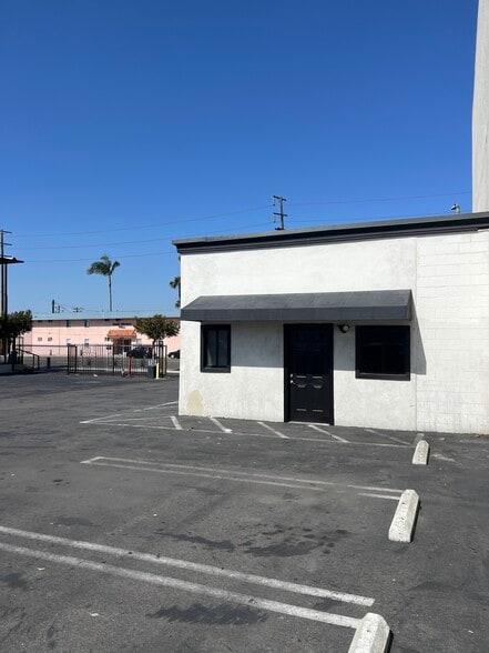 More Photos Of 16016 S Western Ave, Gardena Office For Lease