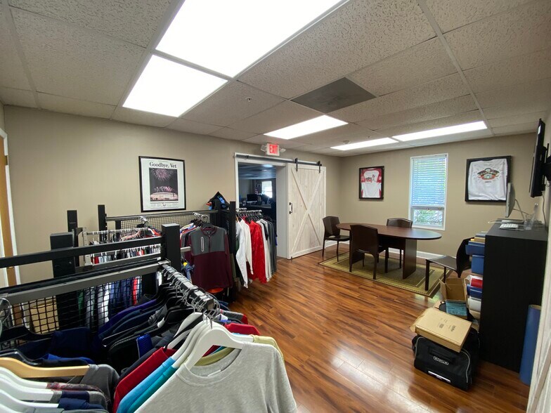 More Photos Of 164 Railroad Dr, Warminster Warehouse For Lease